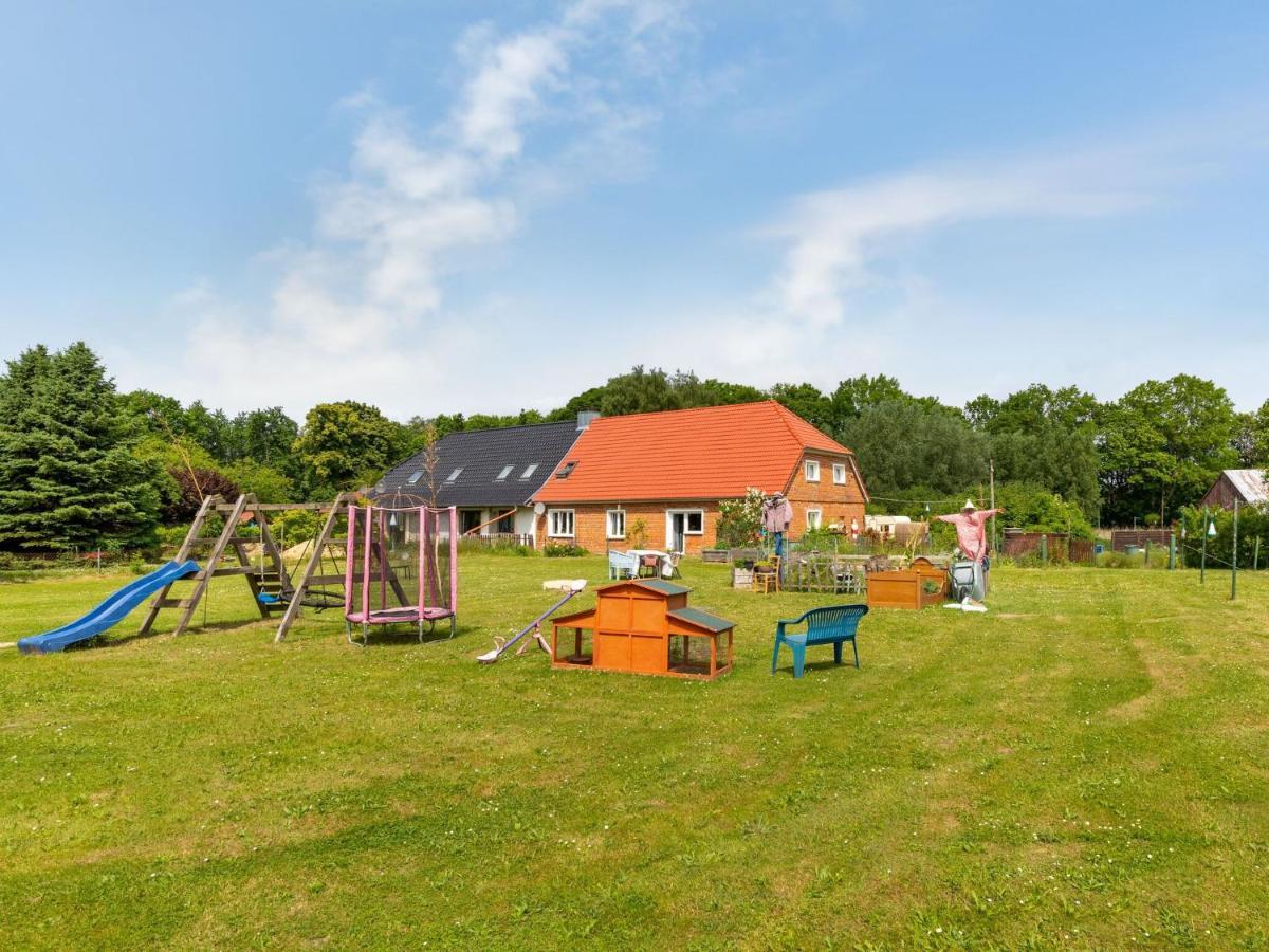 Snug Holiday Home In Divitz Spoldershagen Near Skydiving Buitenkant foto