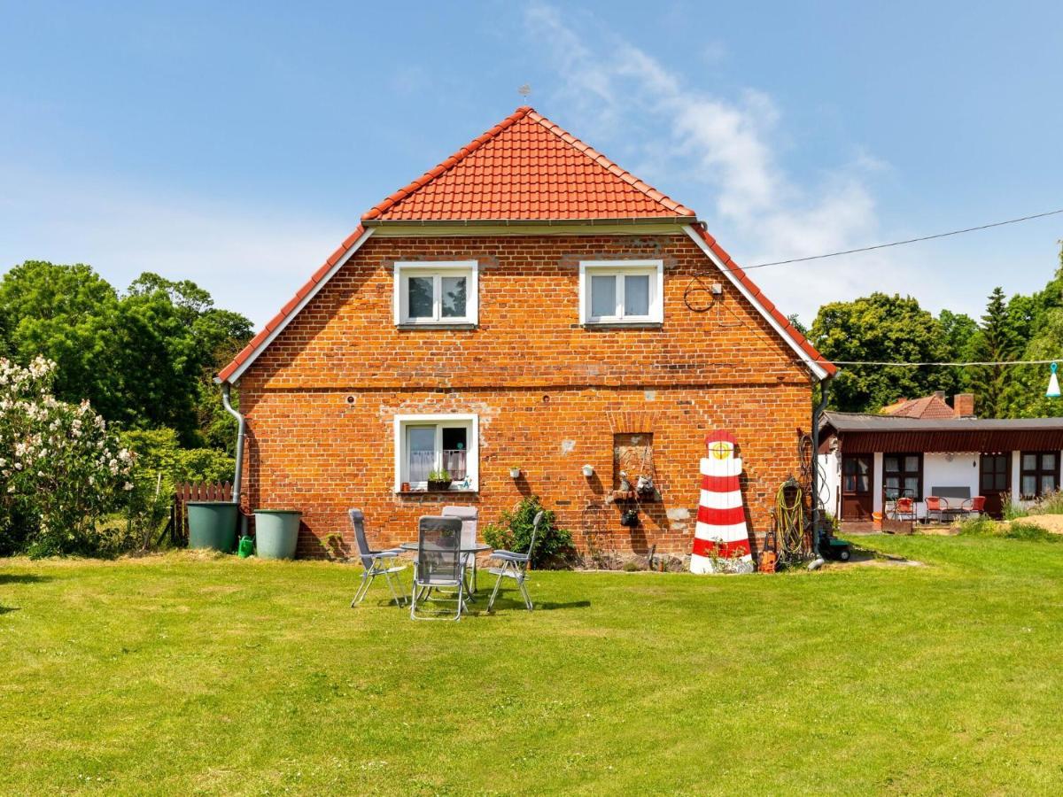 Snug Holiday Home In Divitz Spoldershagen Near Skydiving Buitenkant foto